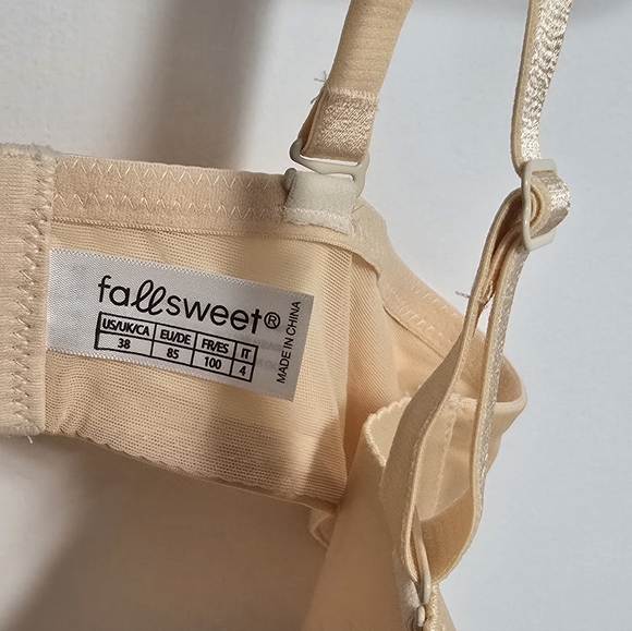 Women's Nude Lace-Up Push-Up Bra - Picture 4 of 8